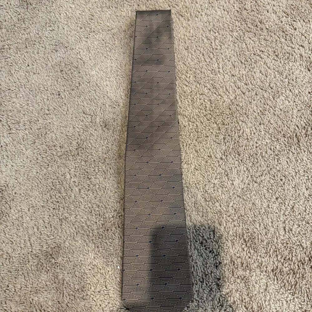 Jones New York Black and Gray Maze Pattern Tie